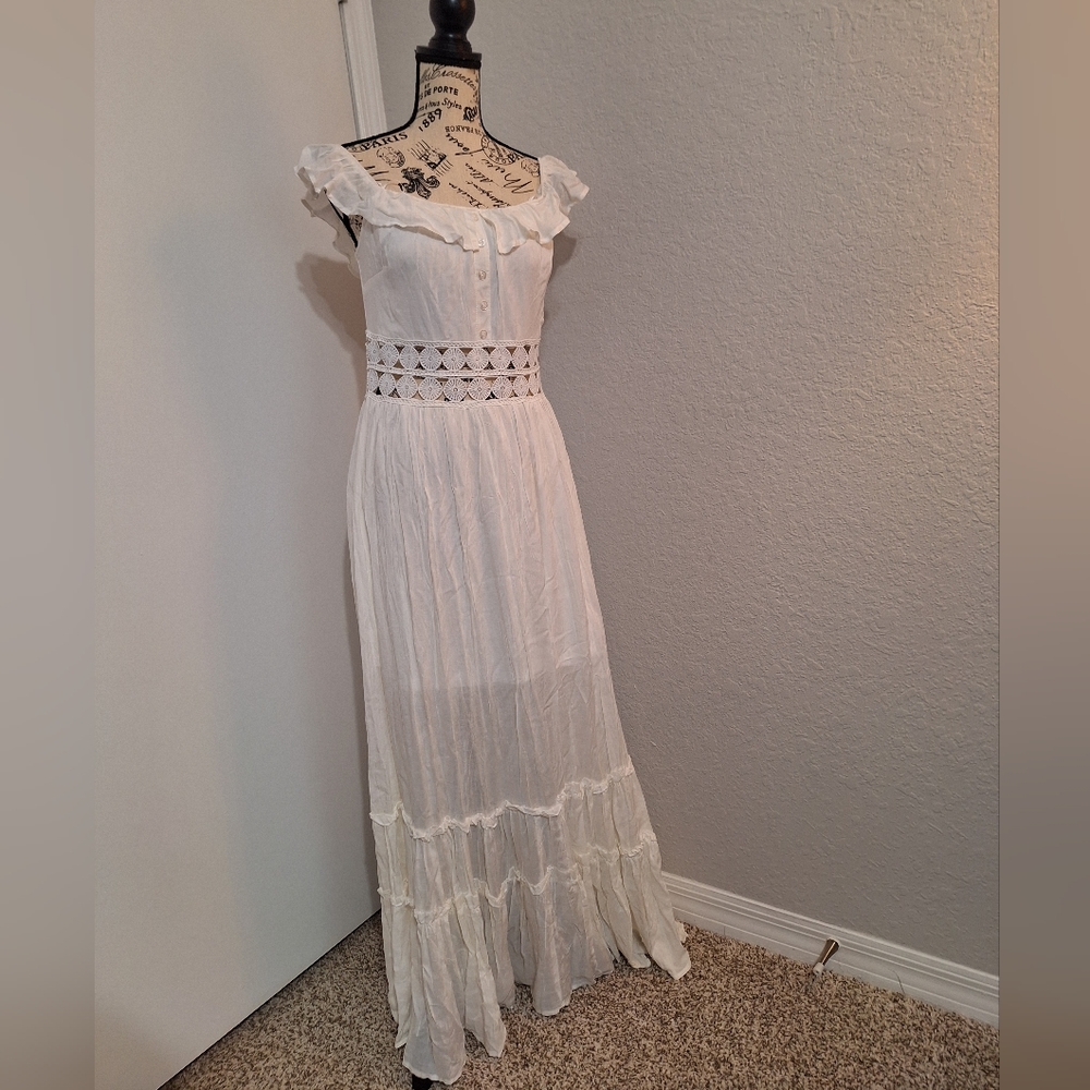 Miss Avenue Sleeveless Ivory, Maxi Dress